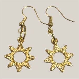 (#416) Radiant Gold Starburst Earrings